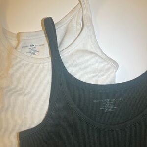 Set of 2 brandy Melville Beyonca tank tops one white and one forest green